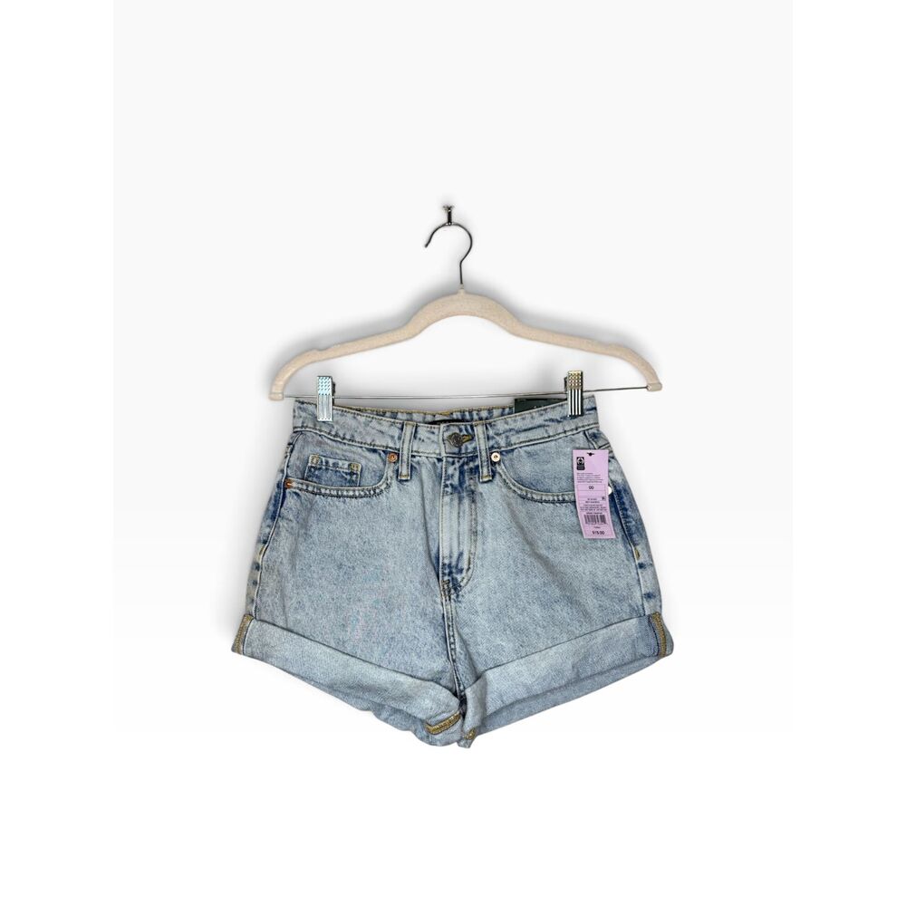 Universal Thread Women's High Rise Mom Jean Shorts Light Wash Cuffed Size 00 NWT